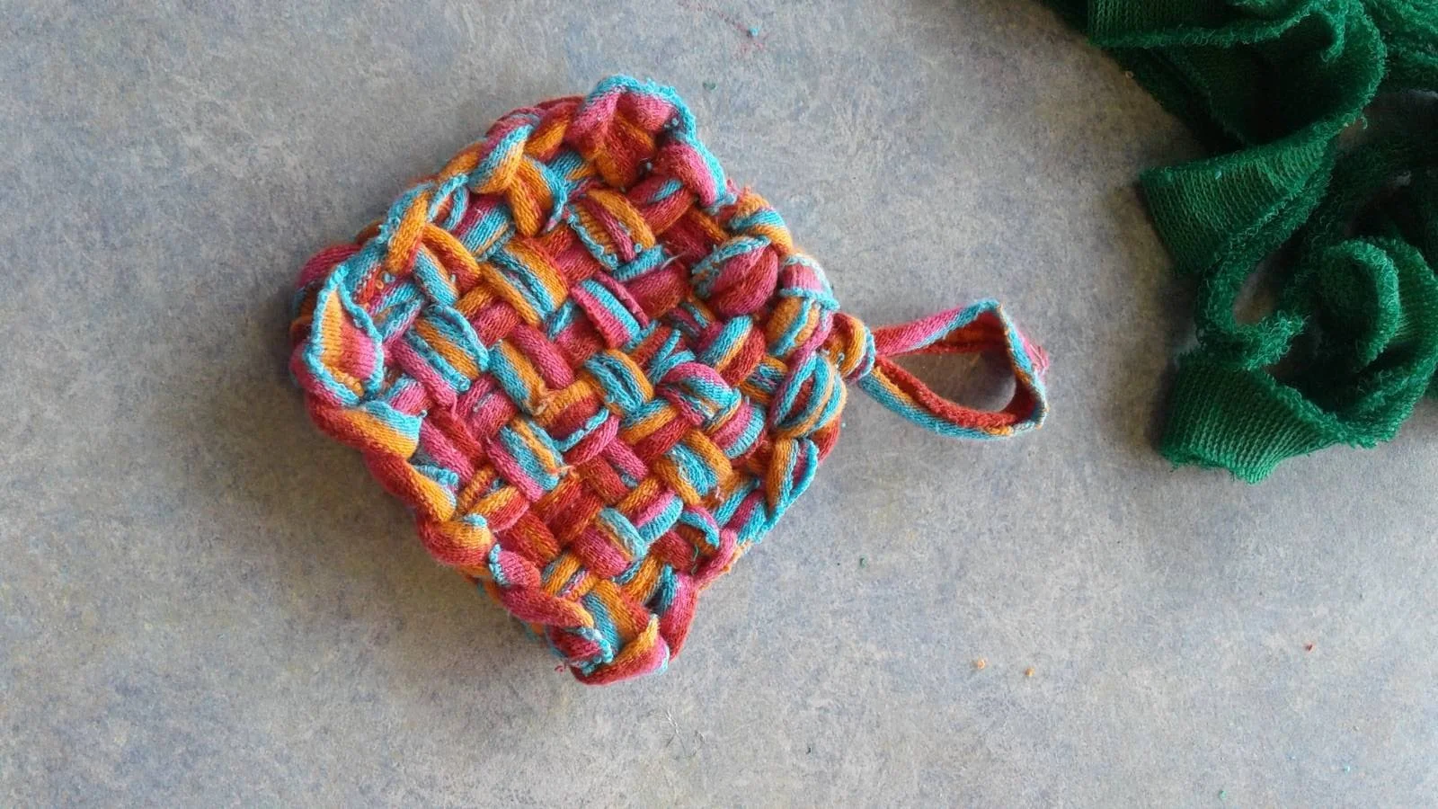 graphic of turning a sock into a tawashi sponge