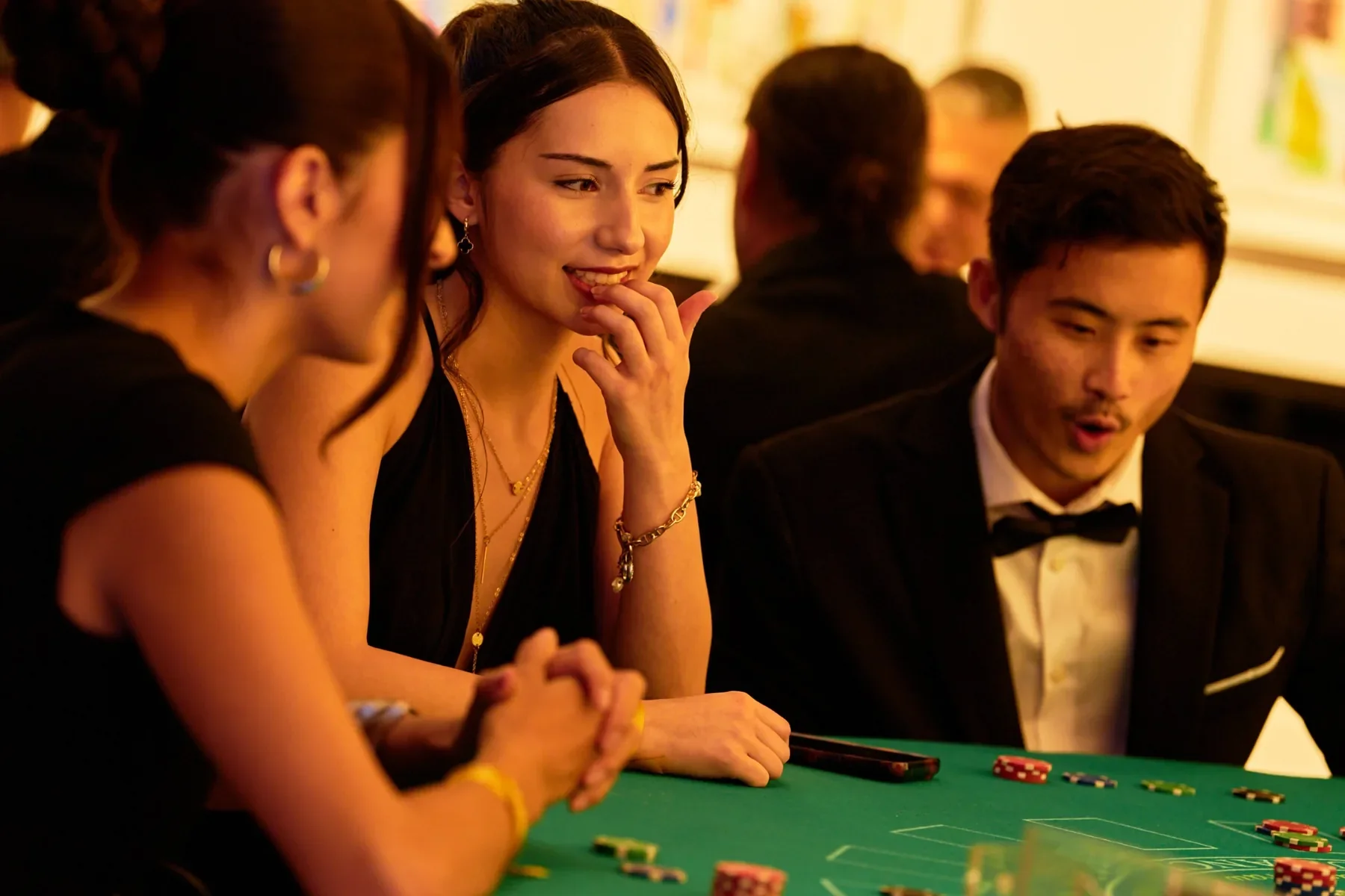 classifiedrecap_casino-table-guests.webp