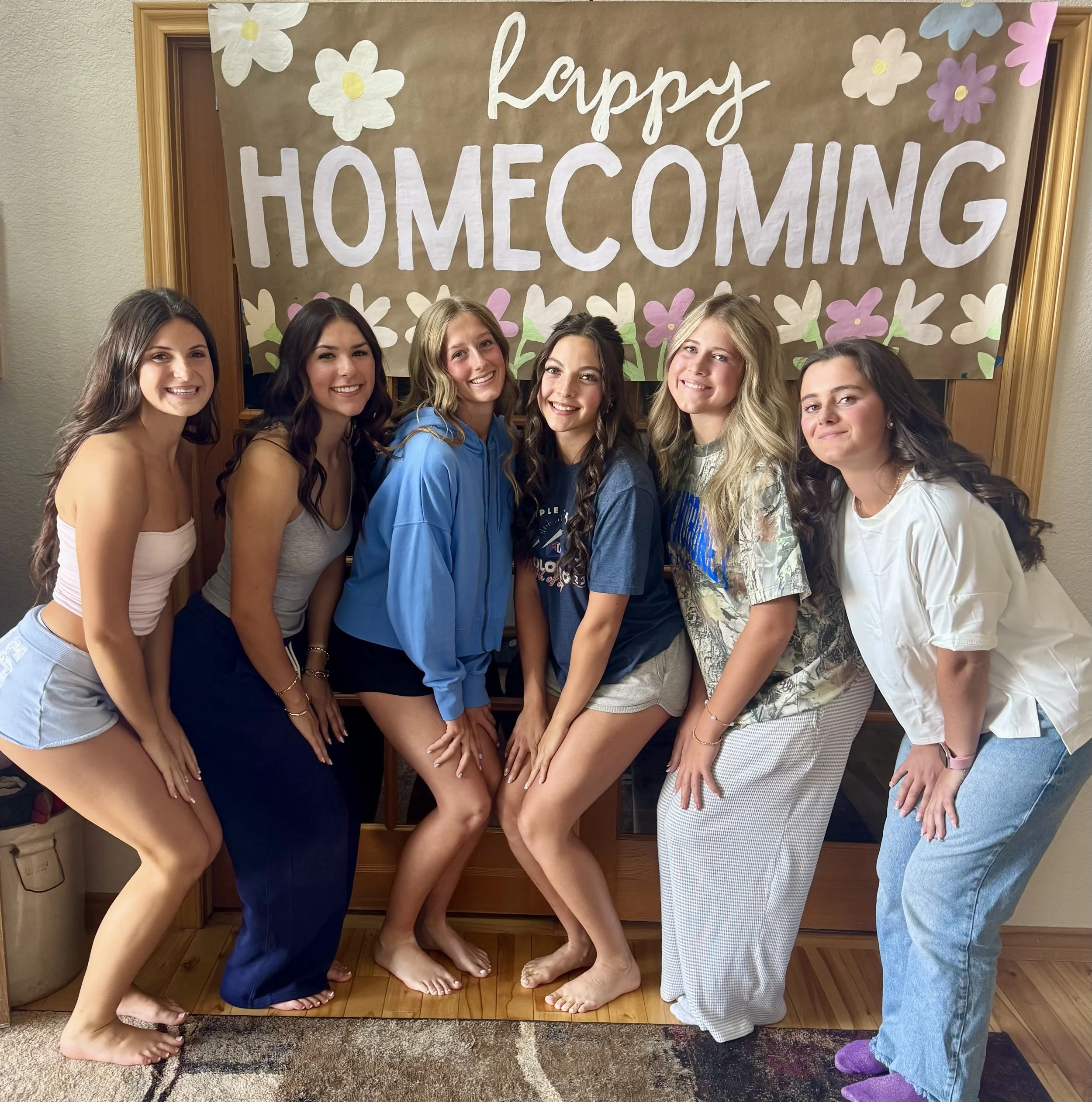 ✨ Happy Homecoming! ✨
Nothing beats a hand-painted backdrop to make those Homecoming photos bloom! 🌸🌼
We loved creating this custom banner — soft florals, pastel vibes, and a whole lot of school spirit 💕
Perfect for photo walls, dances, or pep ra