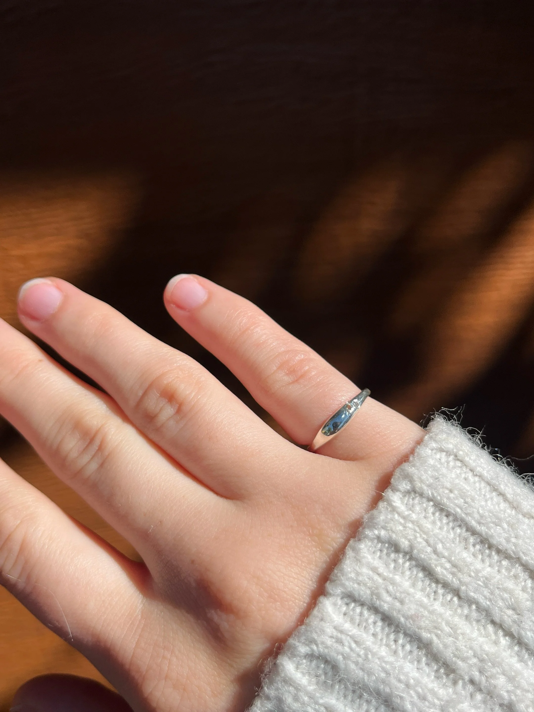 Introducing: the poise pinky ring 🌸

Poise means a kind of calm, balanced confidence, which I feel perfectly sums up this ring. It&rsquo;s minimal but with a little extra flair, my fav kind. 

What do you think?! Up on the website soon 🤭