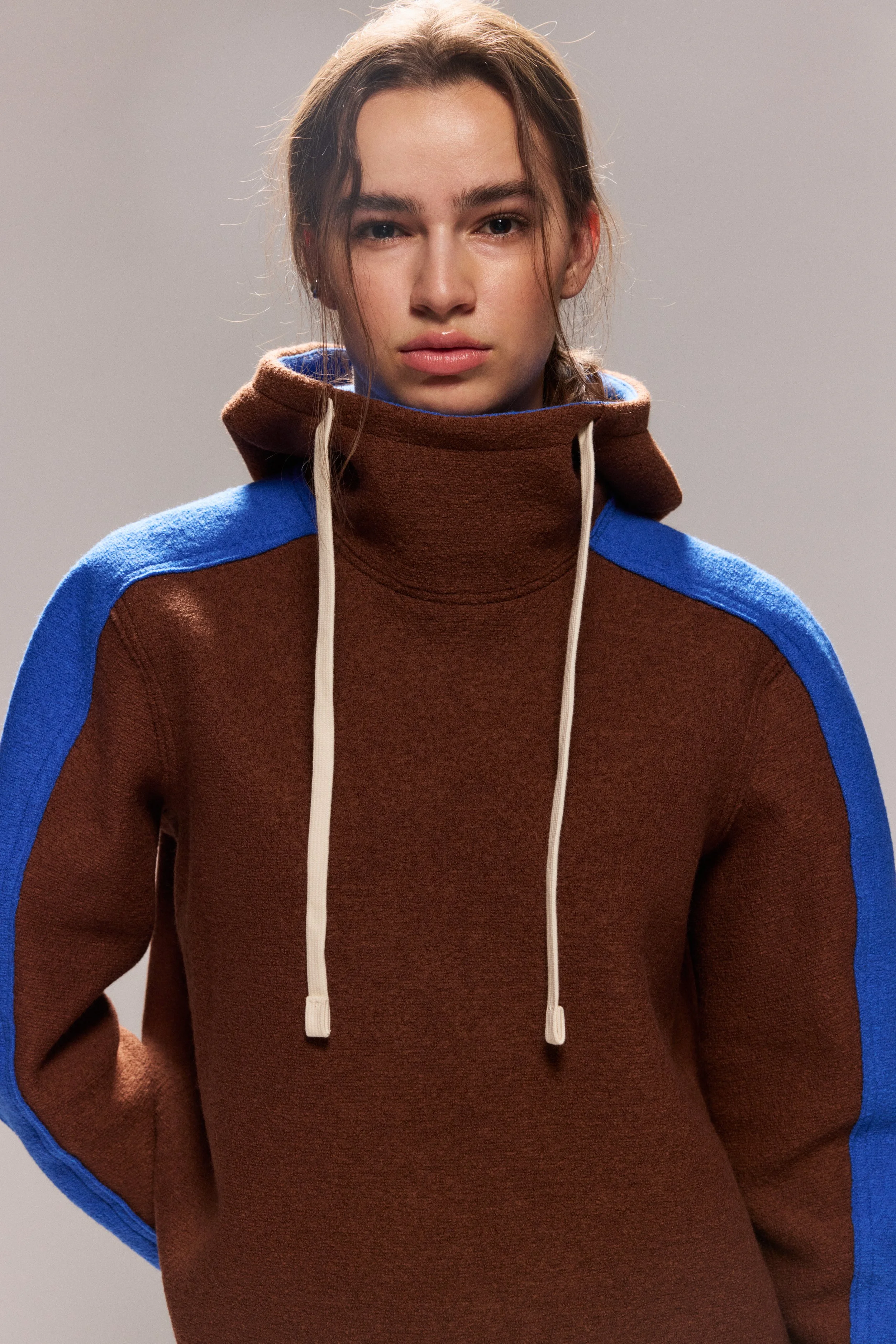 Mise en Scene Merino Pullover Hoody - Earth & Cobalt 4.jpg