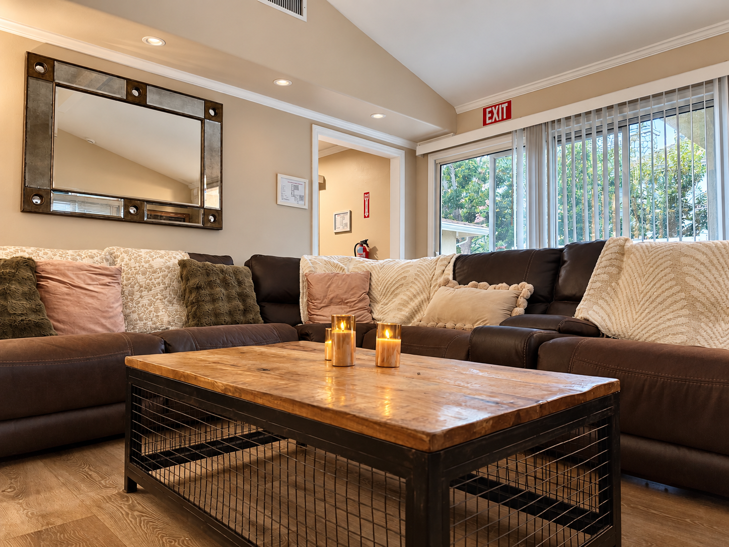 Living room with comfortable seating at Salterra OC Detox & Treatment’s residential rehab in Dana Point, California.
