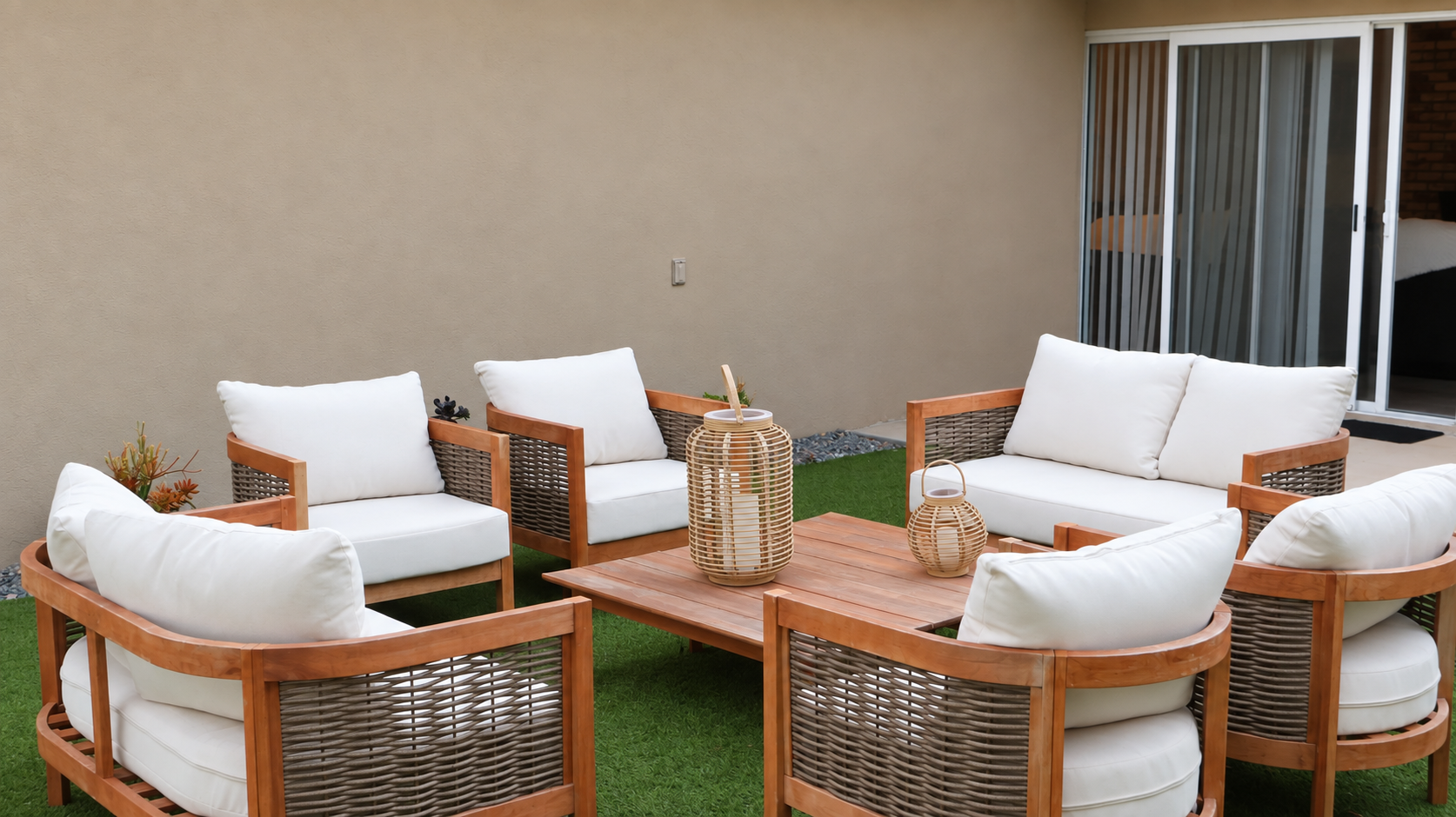 Patio  with comfortable seating at Salterra OC Detox & Treatment’s residential rehab in Dana Point, California.