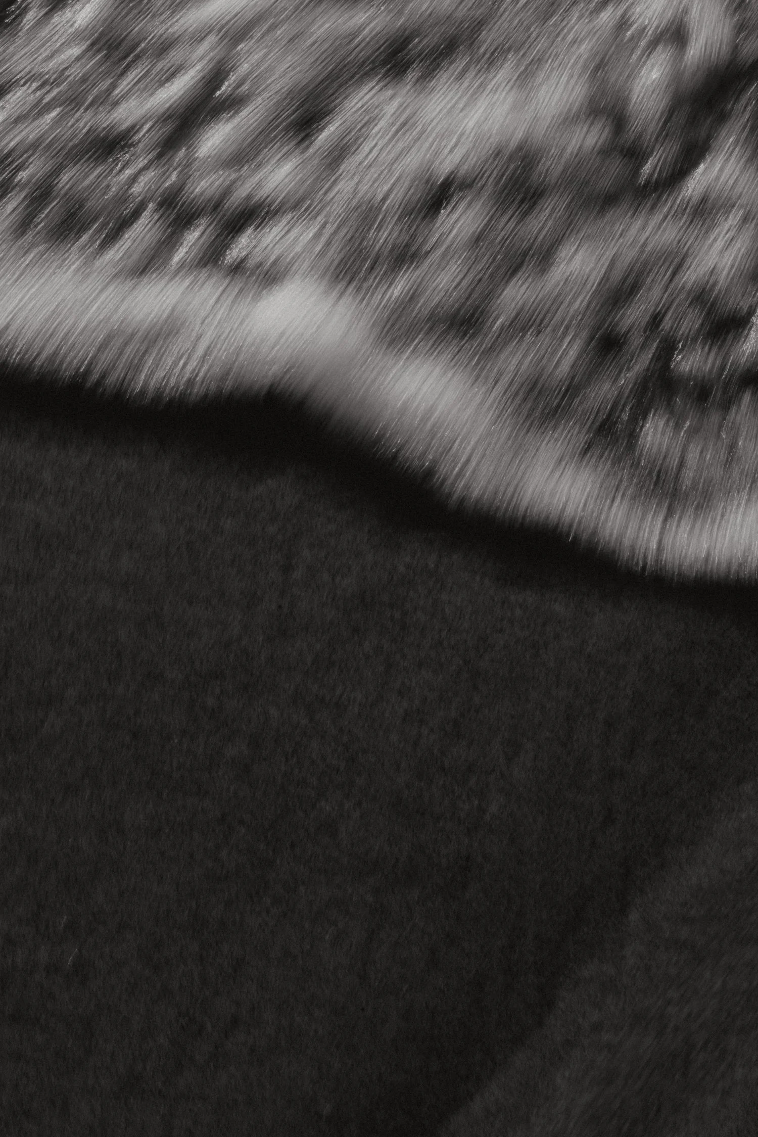 Premium Squarespace Template, Coaching Squarespace Template, Avelã Creative. Blurred motion of water with foam.