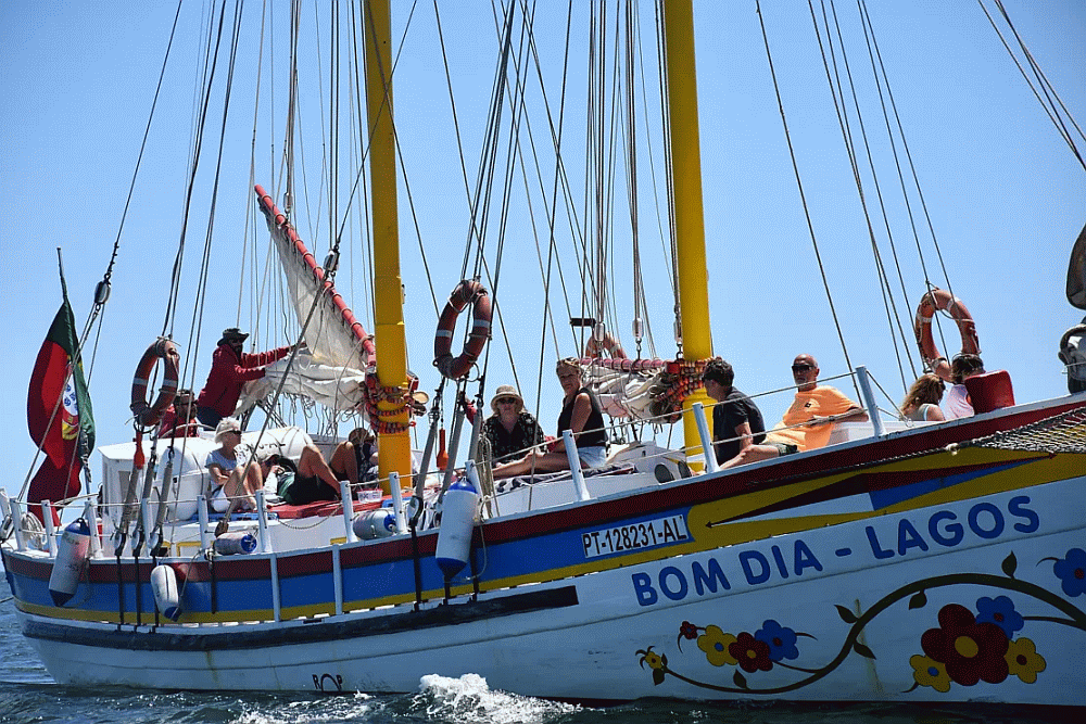 Bom Dia Boat Trips, Lagos, Portugal.gif