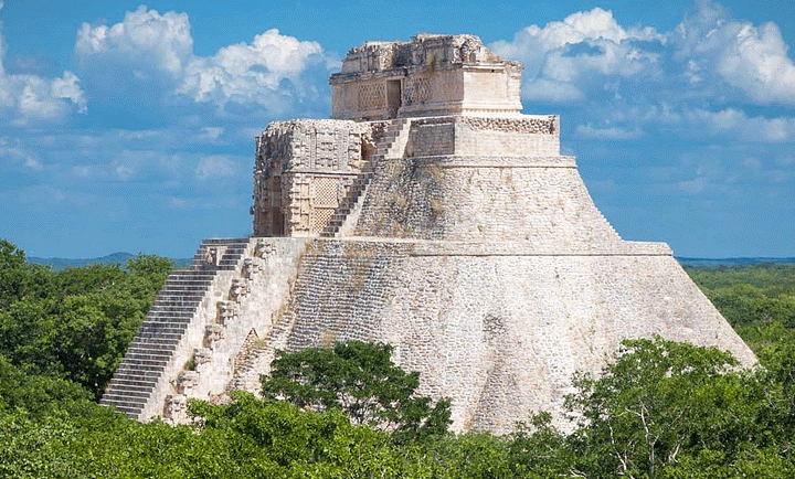 Uxmal meridaelite.com Merida Elite © Mexico.gif