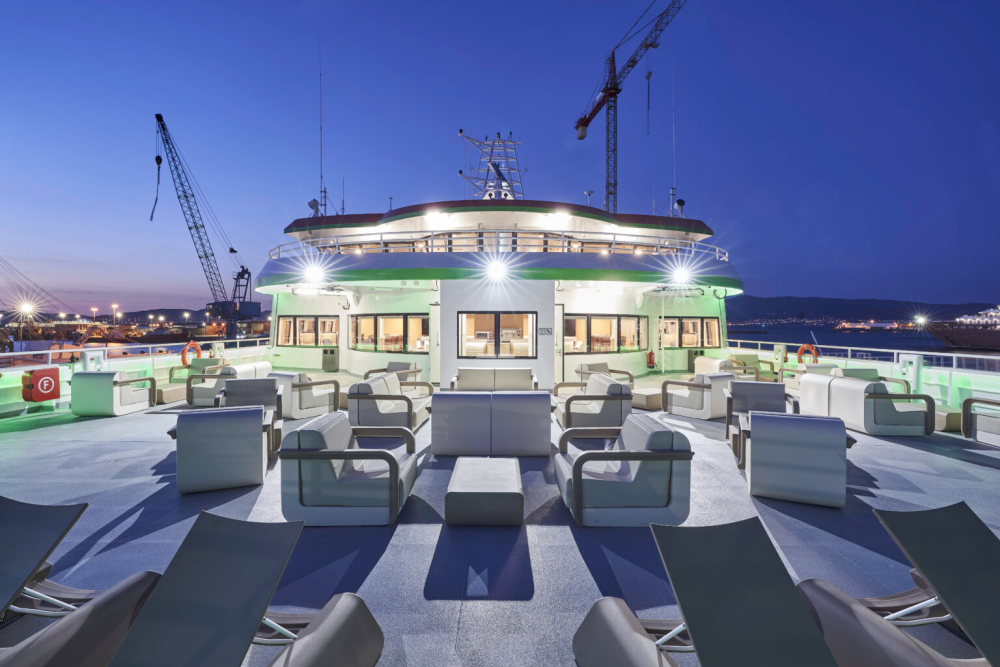 Vaeara’i - regular ferry crossings between Tahiti and Moorea