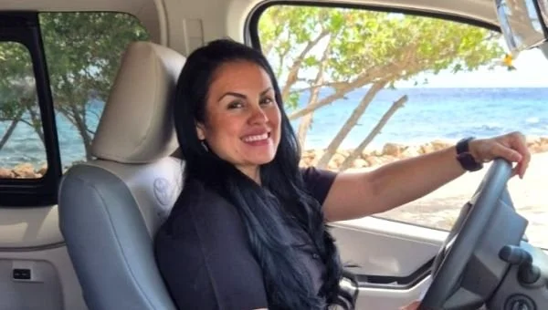 Curaçao Taxi Lady - reliable, friendly private transfers and island tours with women‑led service