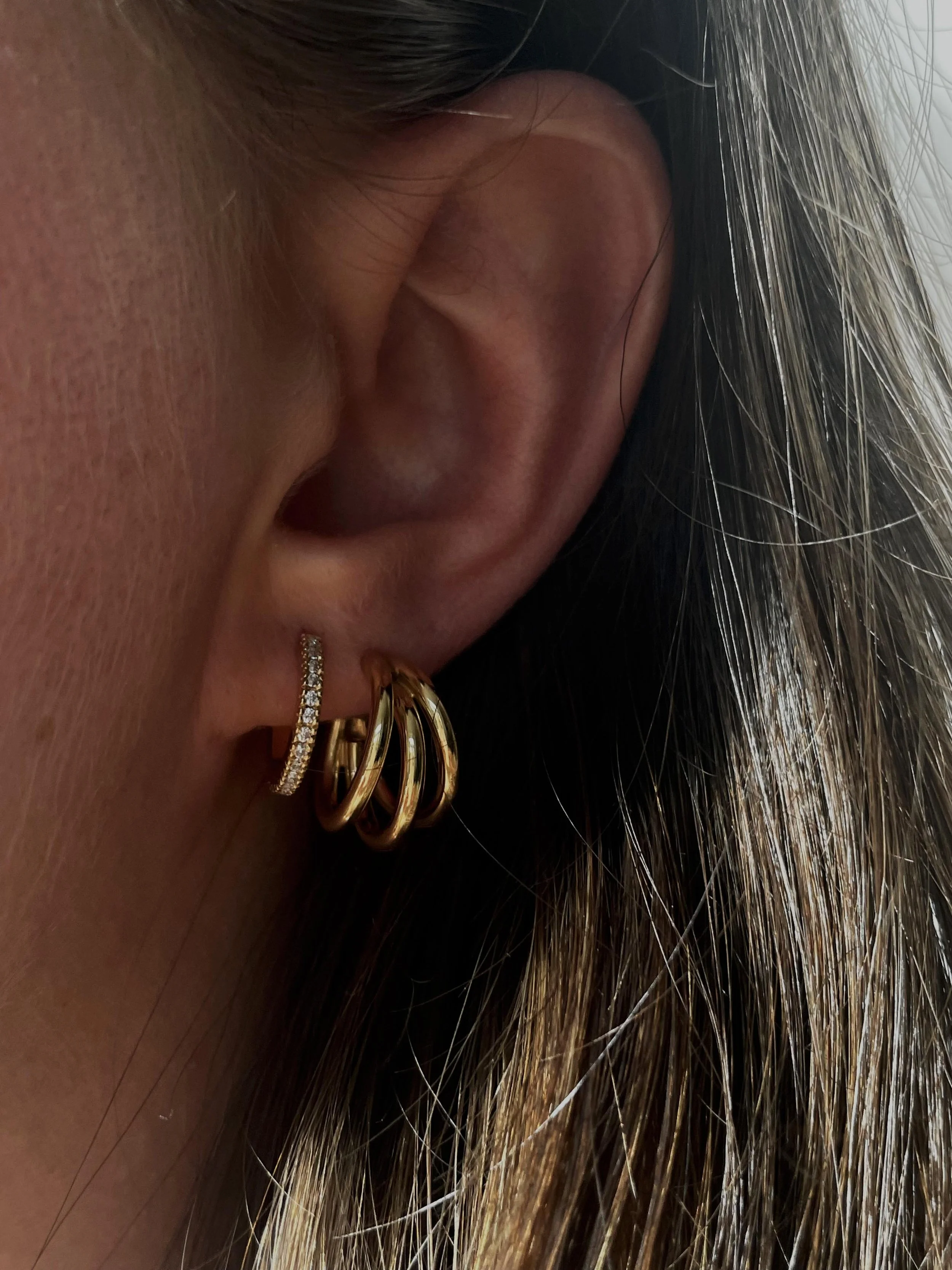 Boucles d'oreilles créoles en or et diamants.jpeg