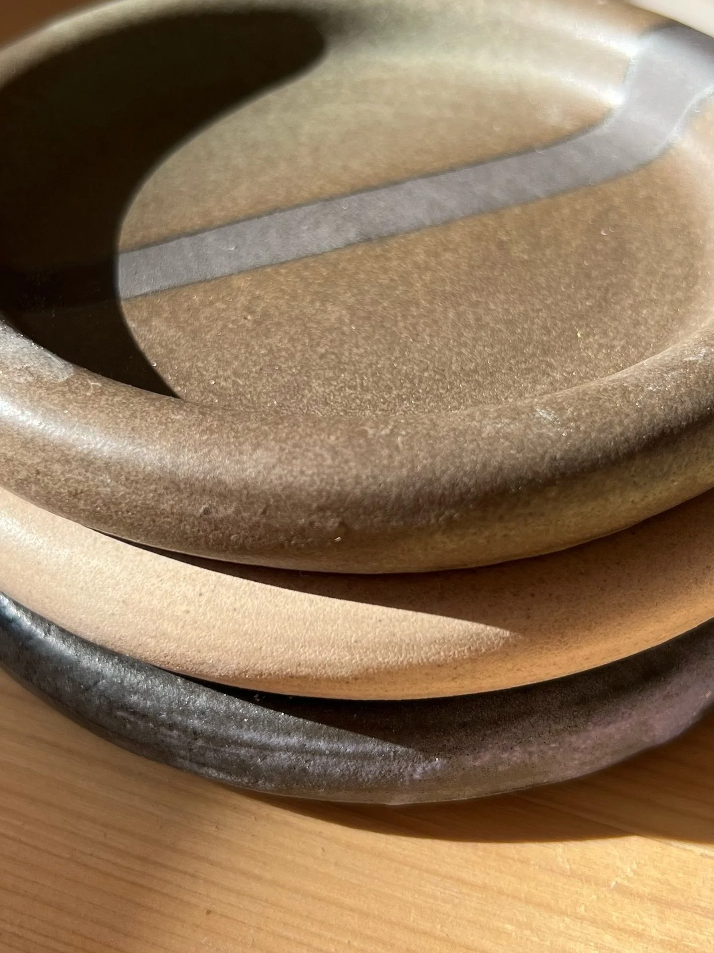 Sunlight and ceramics ☀️My favorite combination 😌
.
.
.
.
.
.
.
#ceramics #handmadeceramics #pottery #potterystudio #clayart 
#stoneware #ceramicart #ceramiclove #tableware #minimalceramics 
#artisanmade #slowmade #handcrafted #ceramicsstudio 
#sunl