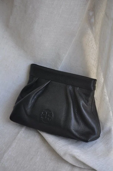 Kiss Pouch - Black Leather