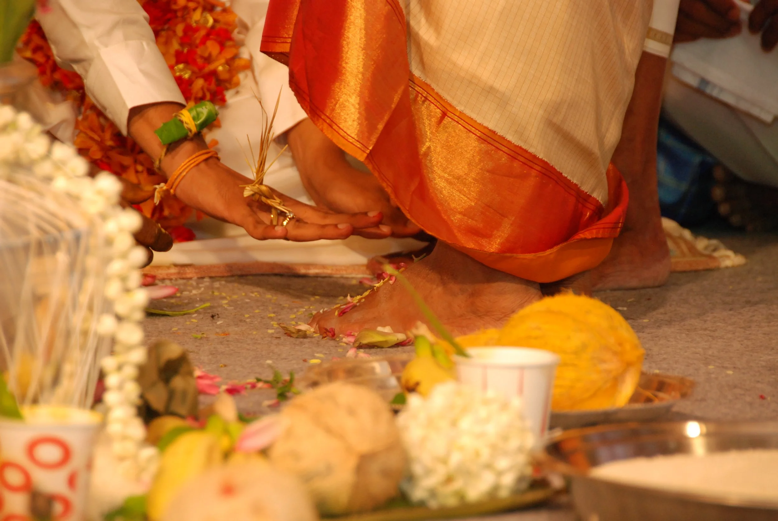 Wedding of Pri, Tiruchirappalli-India: touching the feet of the parents