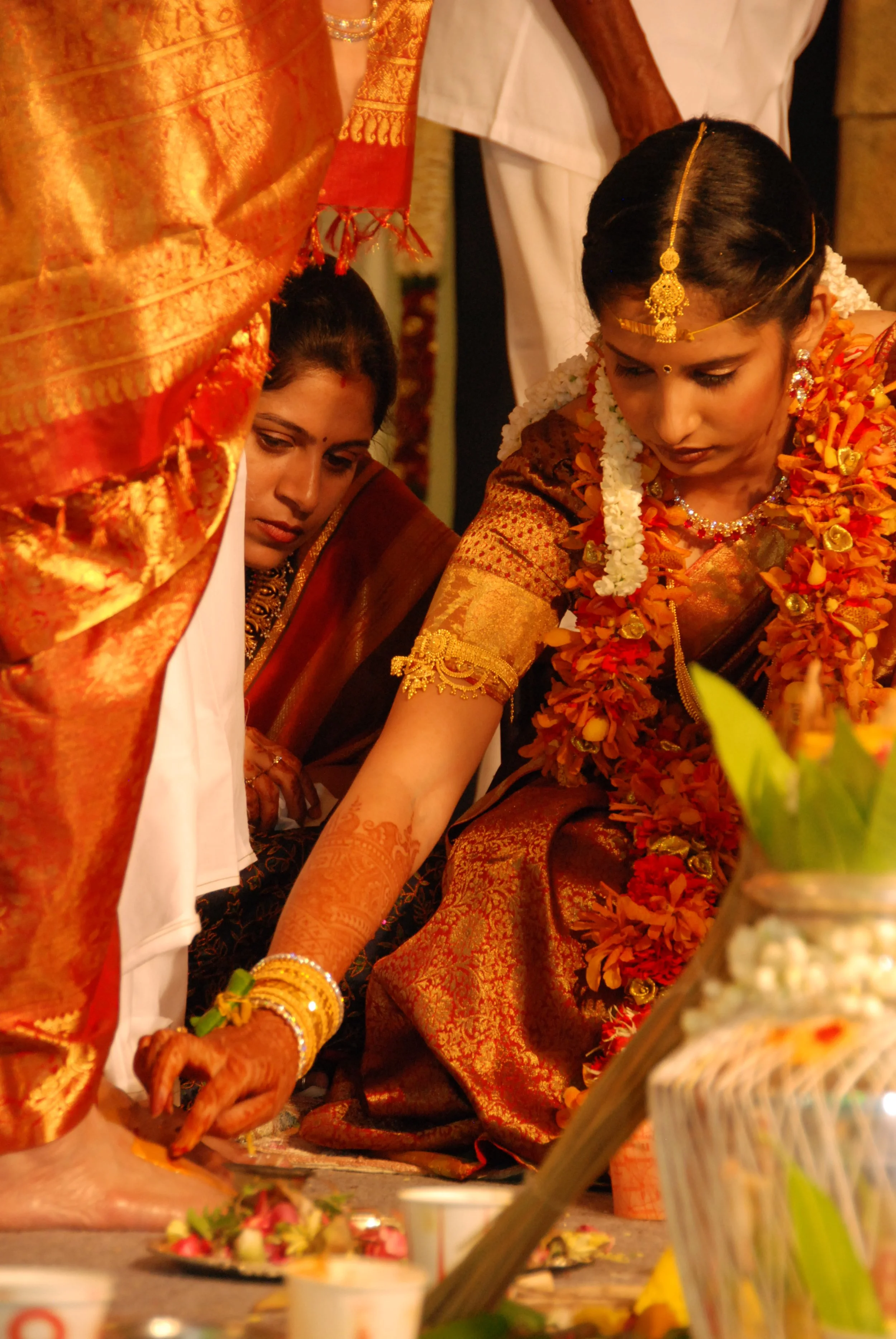 Wedding of Pri, Tiruchirappalli-India: touching the feet of the parents