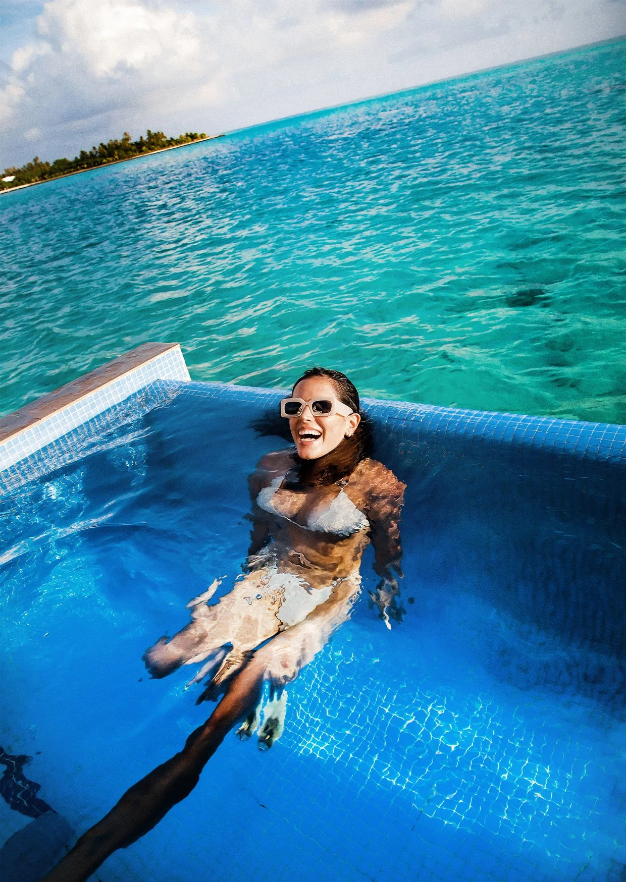 Swimming pool in the Maldivian sea.jpg