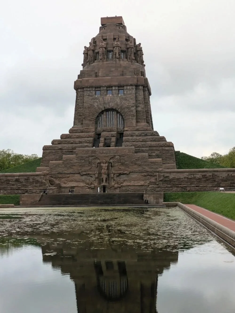 leipzig+V%C3%B6lkerschlachtdenkmal.jpg