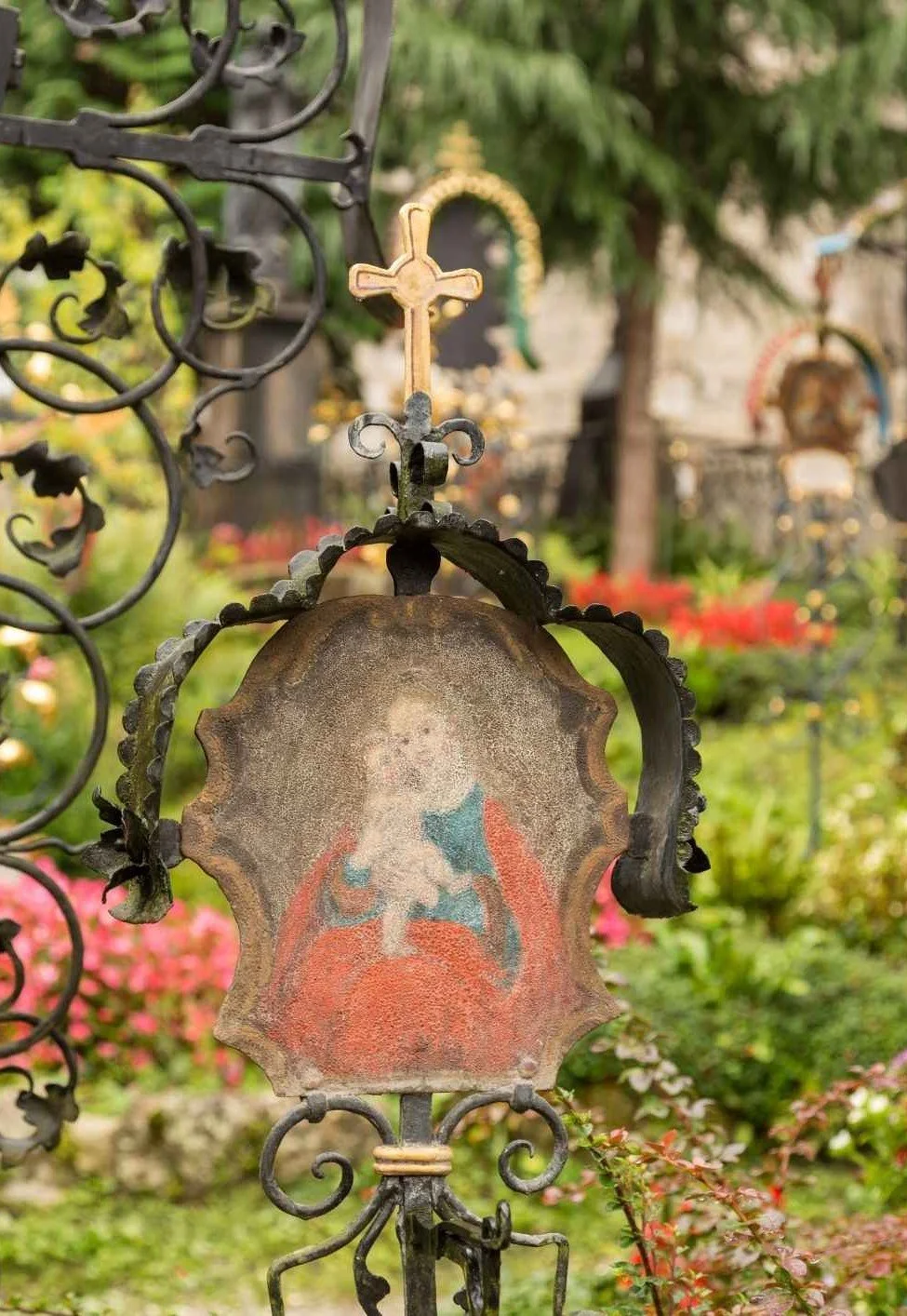 Friedhof Detail Salzburg.jpg