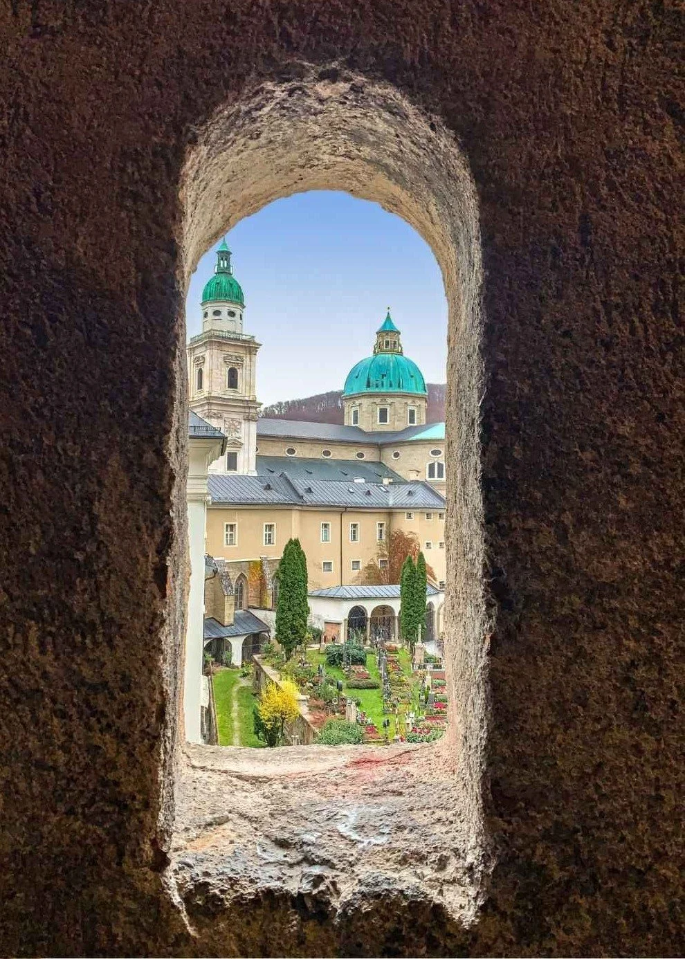 Katakomben Salzburg Fenster.jpg