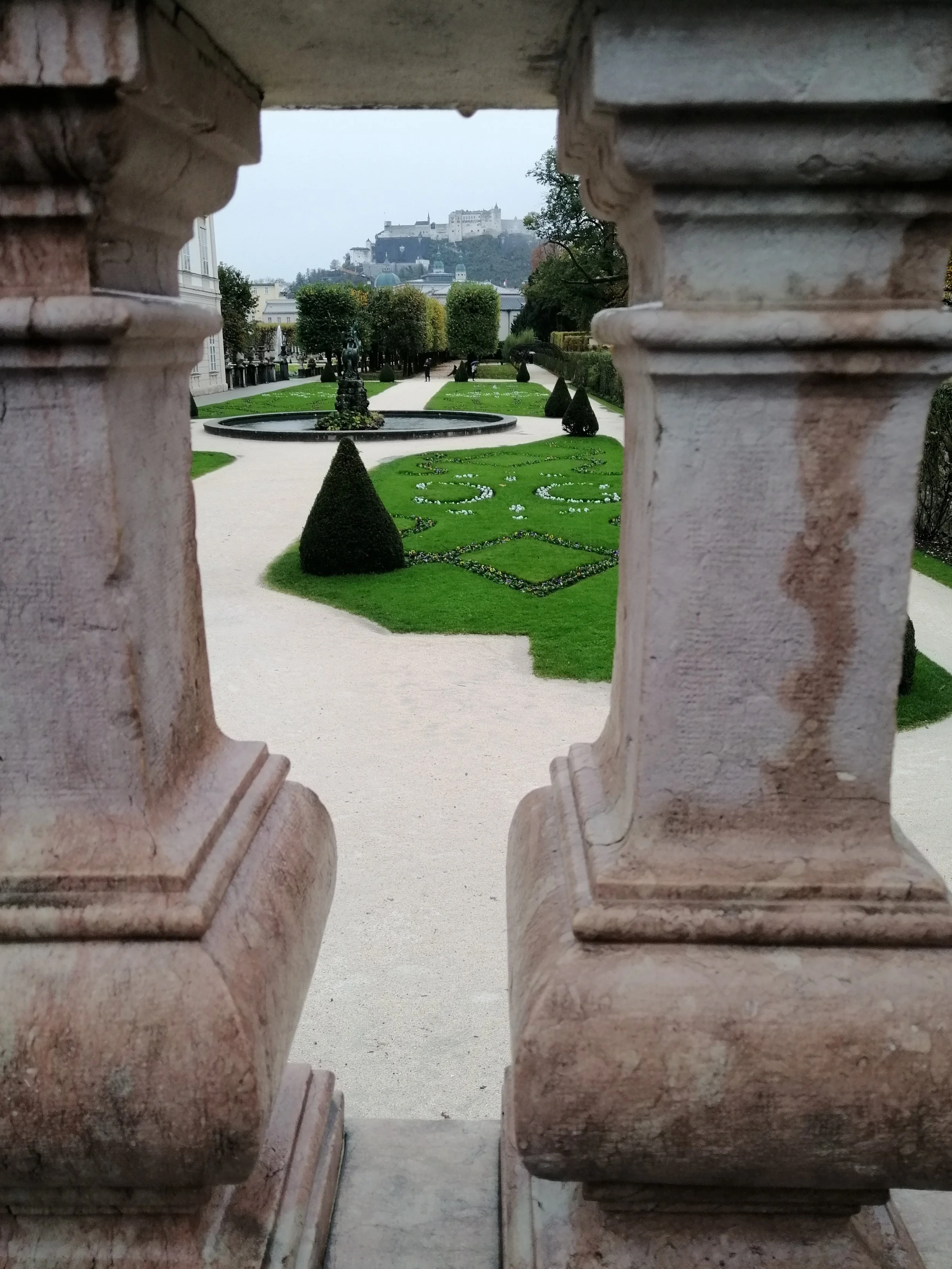 Mirabellengarten Salzburg.jpg