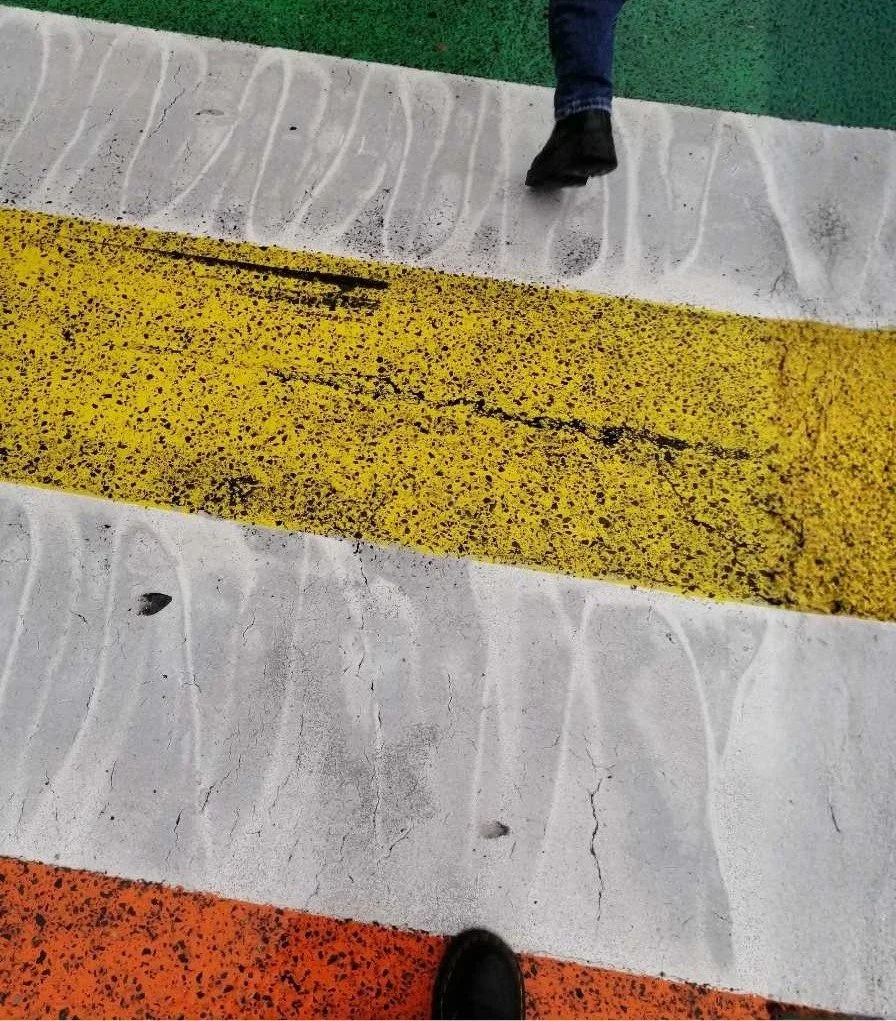 Zebrastreifen Regenbogen Salzburg.jpg