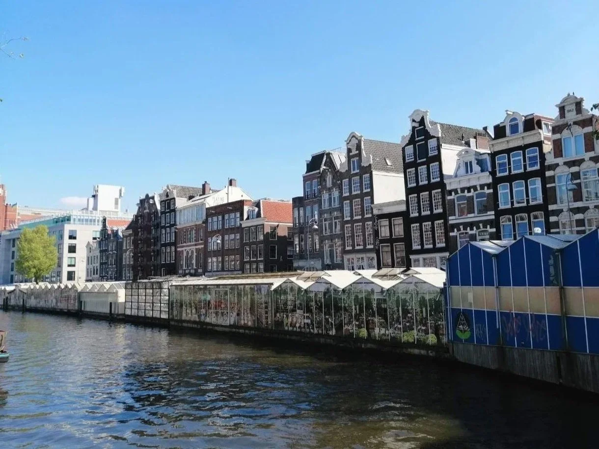 schwimmende Gewächshäuser - Blumenmarkt in Amsterdam