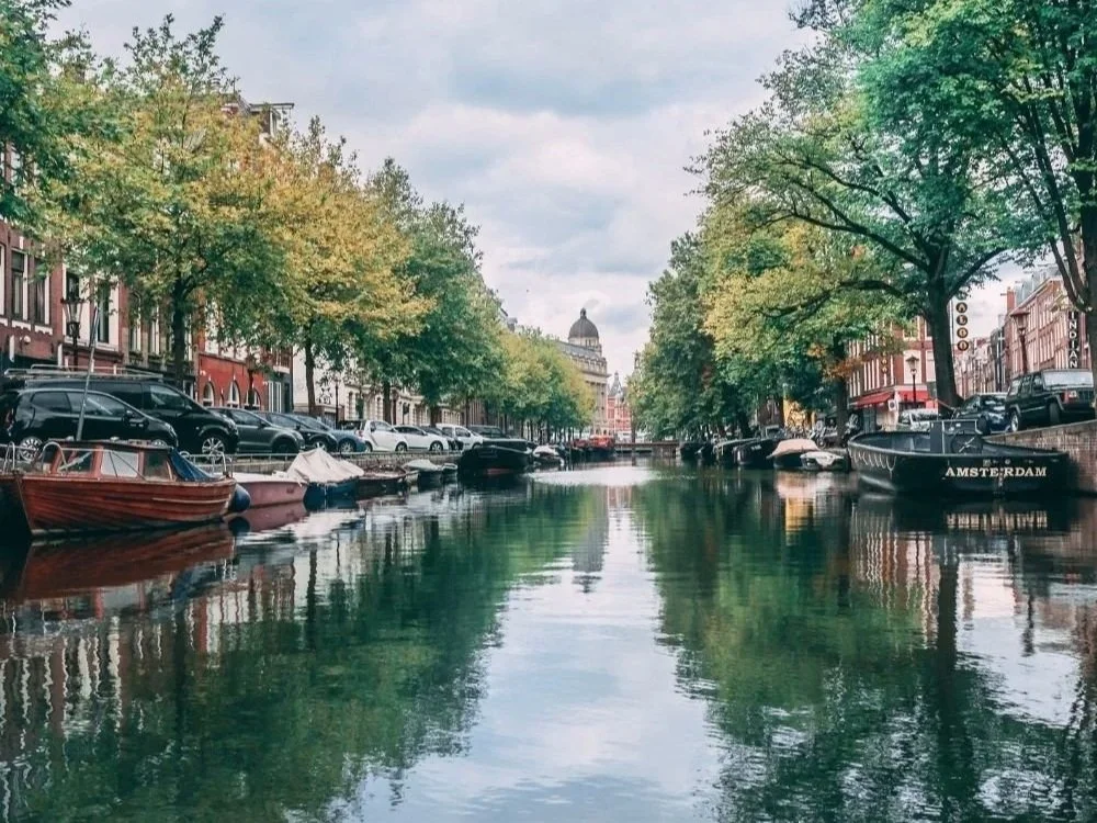 Jordaan Viertel in Amsterdam. Gracht im Jordaan Viertel