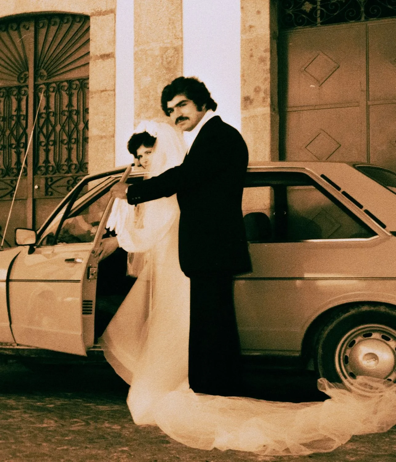 Photograph of Minervina and Manuel on their wedding day.