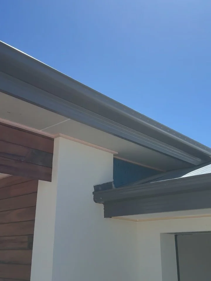 🔨 More eaves 😍🔨More Posts 🔨Love My Job