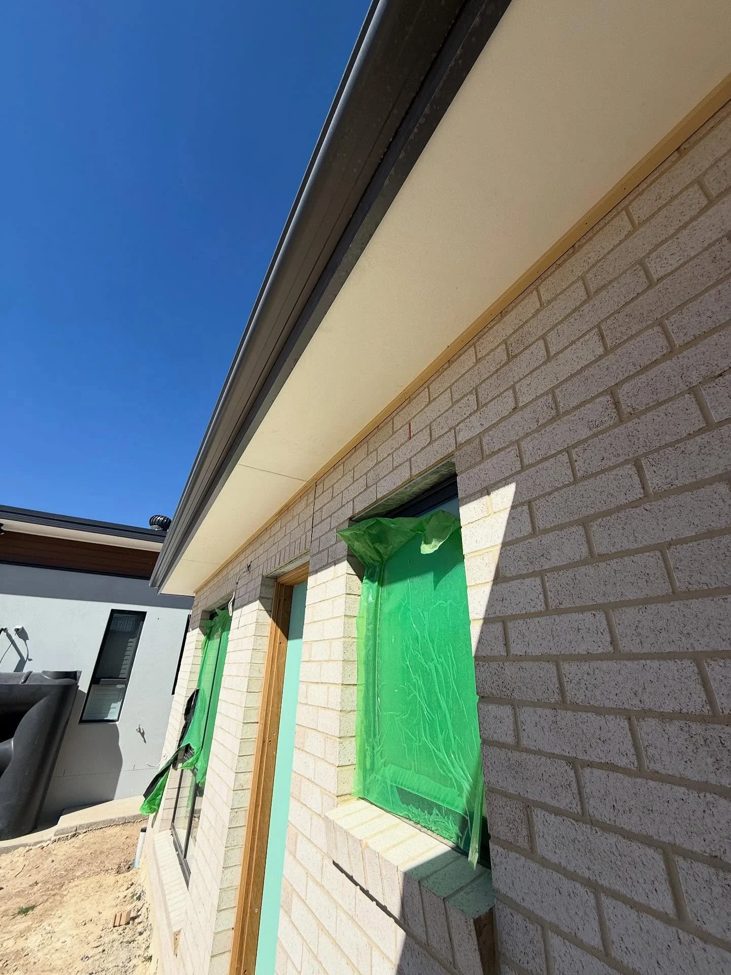 Lovely Sunny Day to do 110 L/M  Of Eaves🔨