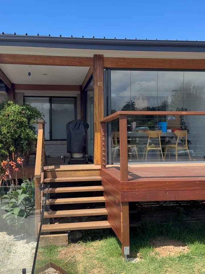 Another Deck done and dusted in Tura✅ from a very small landing with a staircase. To a an extension that brings the backyard together. Relocation of stairs,handrail with wire balastrate installed all with a couple coats of your Aquadeck. Couldn&rsquo