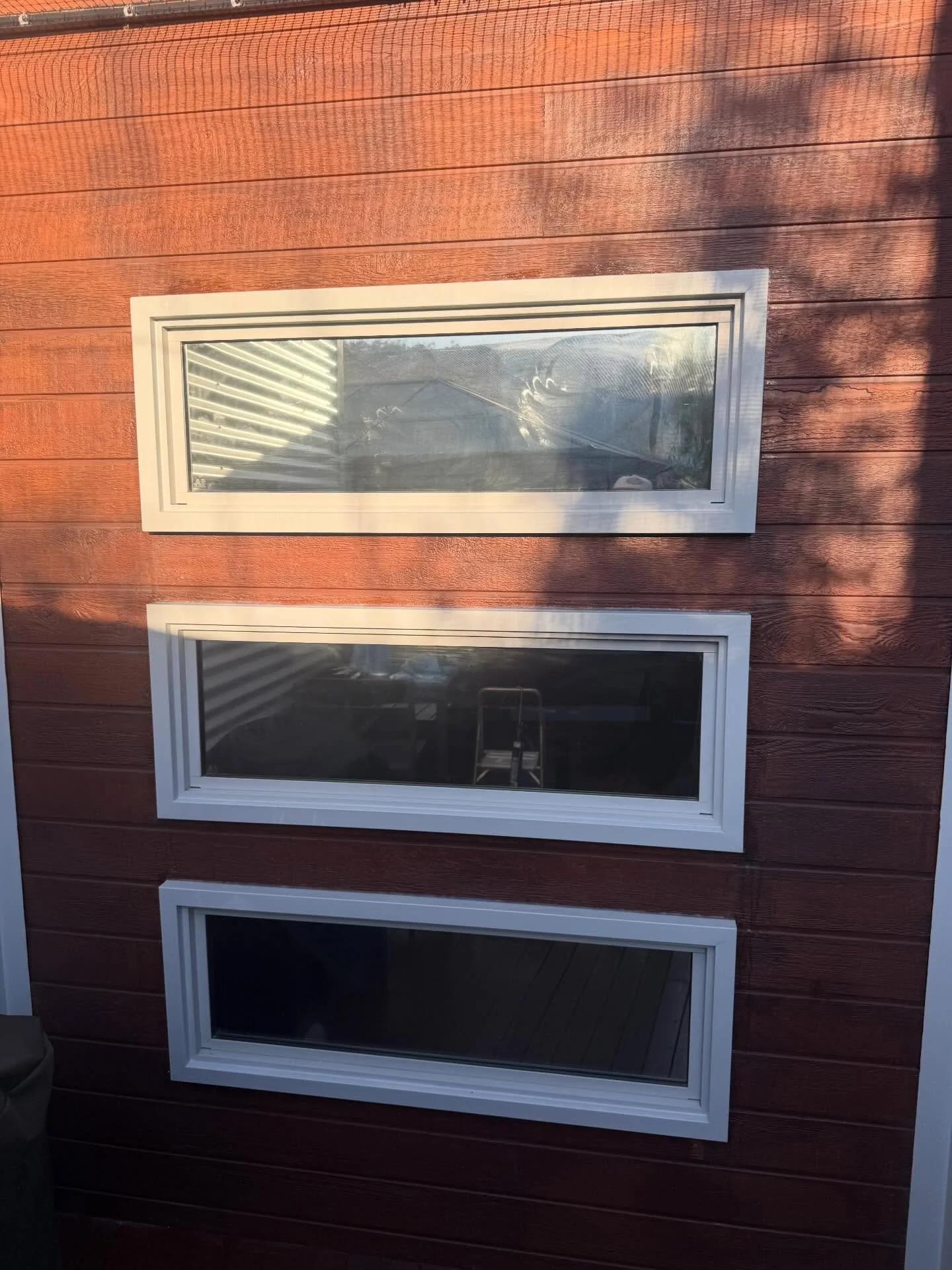 OUT WITH THE OLD IN WITH THE NEW 🔨External Architrave replacement after the previous external trims were installed without the proper practices to avoid the timber rotting. We have gone ahead and applied external weather shield paint,painting your m