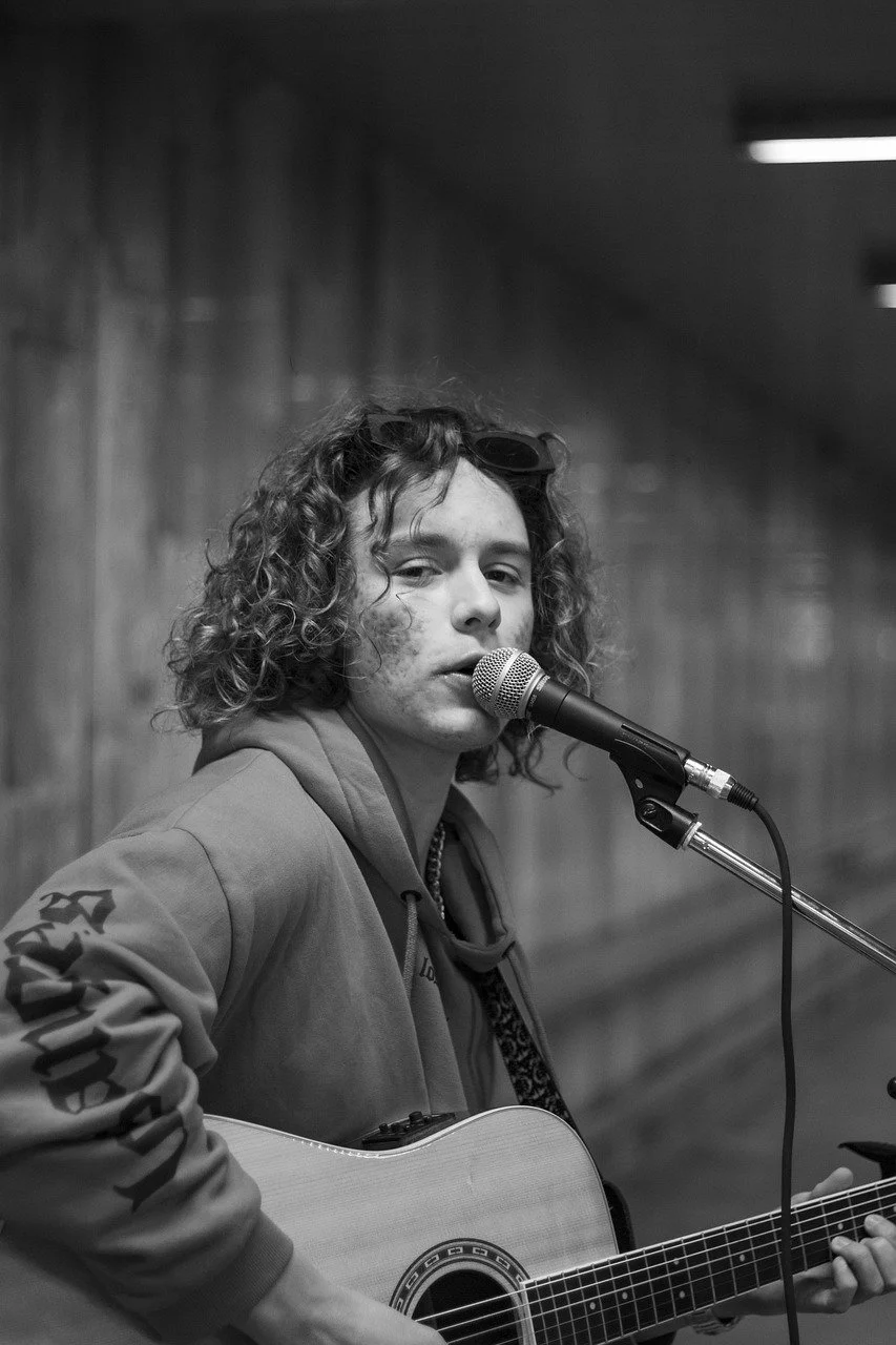 busker-underpass