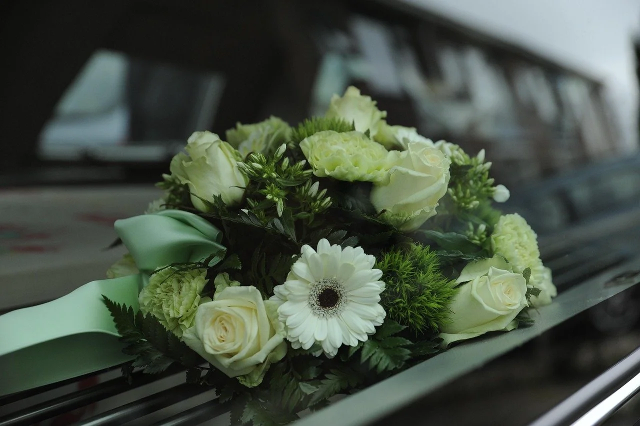 funeral-flowers-on-car