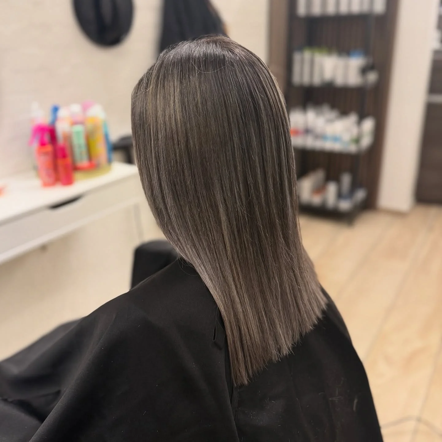 En k&aelig;mpe omgang reflekser-kr&aelig;ver meget i et sort h&aring;r, hvis det skal v&aelig;re lyst og samtidig hvis man skal passe p&aring; h&aring;ret. Men synes alligevel at vi kom langt over en omgang😍 🙌🏽