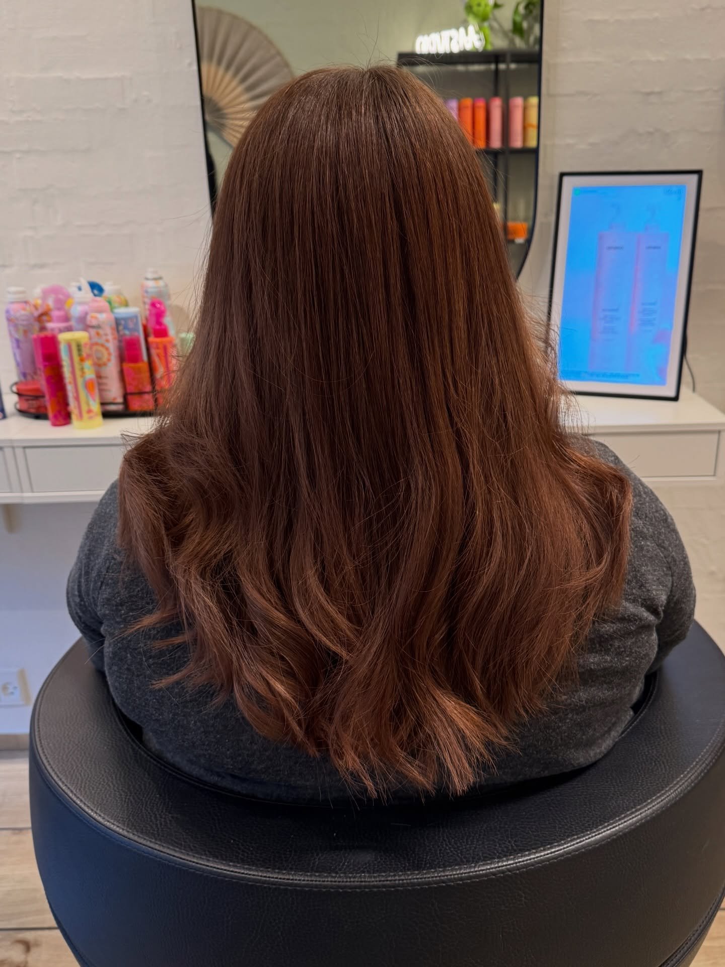 En super l&aelig;kker klipning, som har givet dette tykke og lange h&aring;r, noget liv😍😍🔥🔥🔥