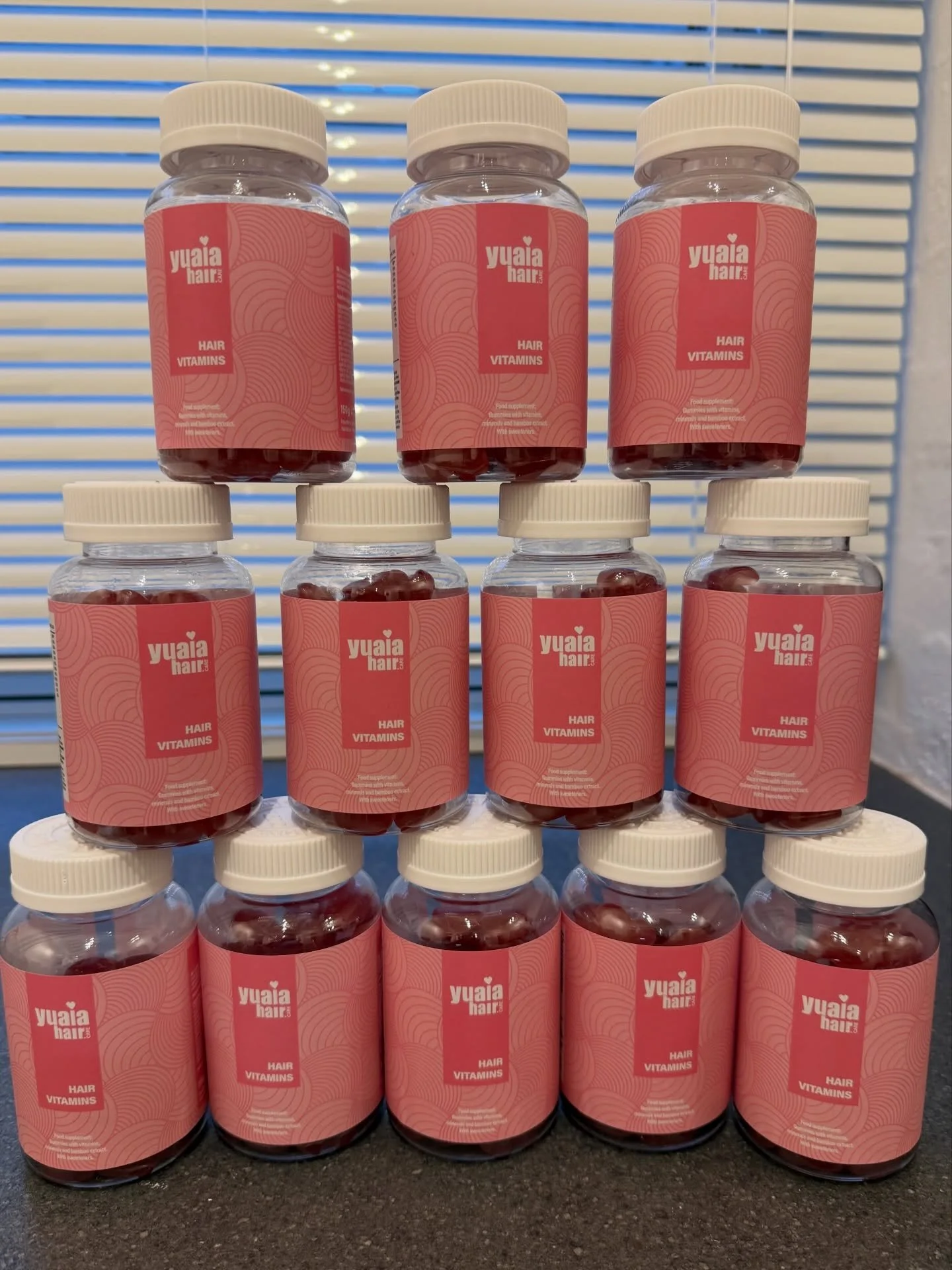 ✨ DR&Oslash;MMEH&Aring;R STARTER INDEFRA ✨
Vil du have l&aelig;ngere, st&aelig;rkere og sundere h&aring;r? 😍
S&aring; er Yuai Hair Vitamins et MUST i din rutine! 💖

💗 Perfekt til dig der:
✔️ Oplever h&aring;rtab eller tyndt h&aring;r
✔️ Vil have m