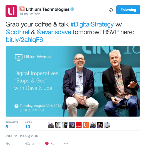 Deux hommes assis et discutant lors d'un webinaire Lithium Technologies, avec un fond bleu. Titre: "Digital Imperatives: 'Stops & Gos' with Dave & Joe", date: 30 août 2016.