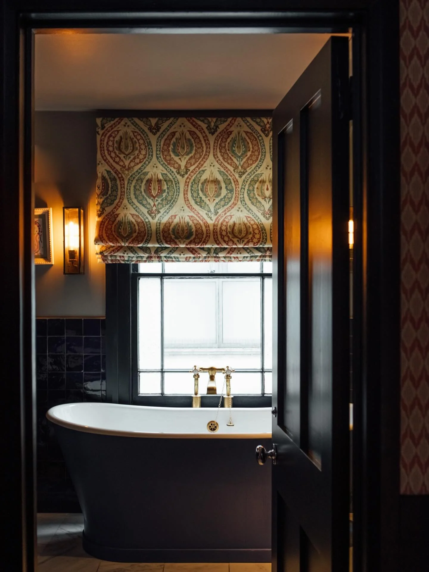 The flow behind the form

We design plumbing systems that work quietly and efficiently in the background: water and heat in harmony, bringing comfort and vitality to every space.

www.lanternslondon.com