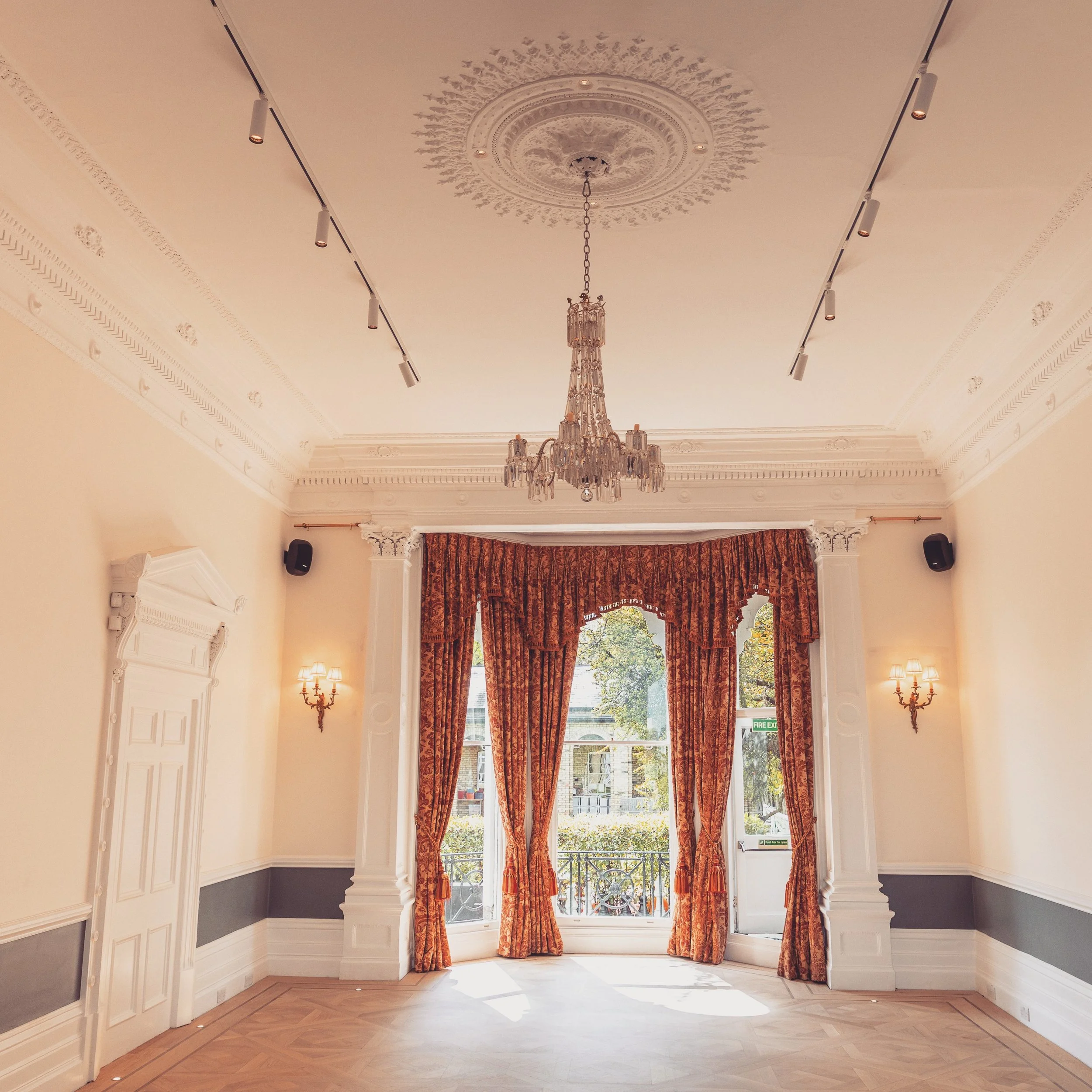 Recently finished Ballroom project, for a commercial space in London.

Thank you @allsquarelighting for suppling us with everything!!

#Lanternslondon
#Ballroom
#Chandelier
#London