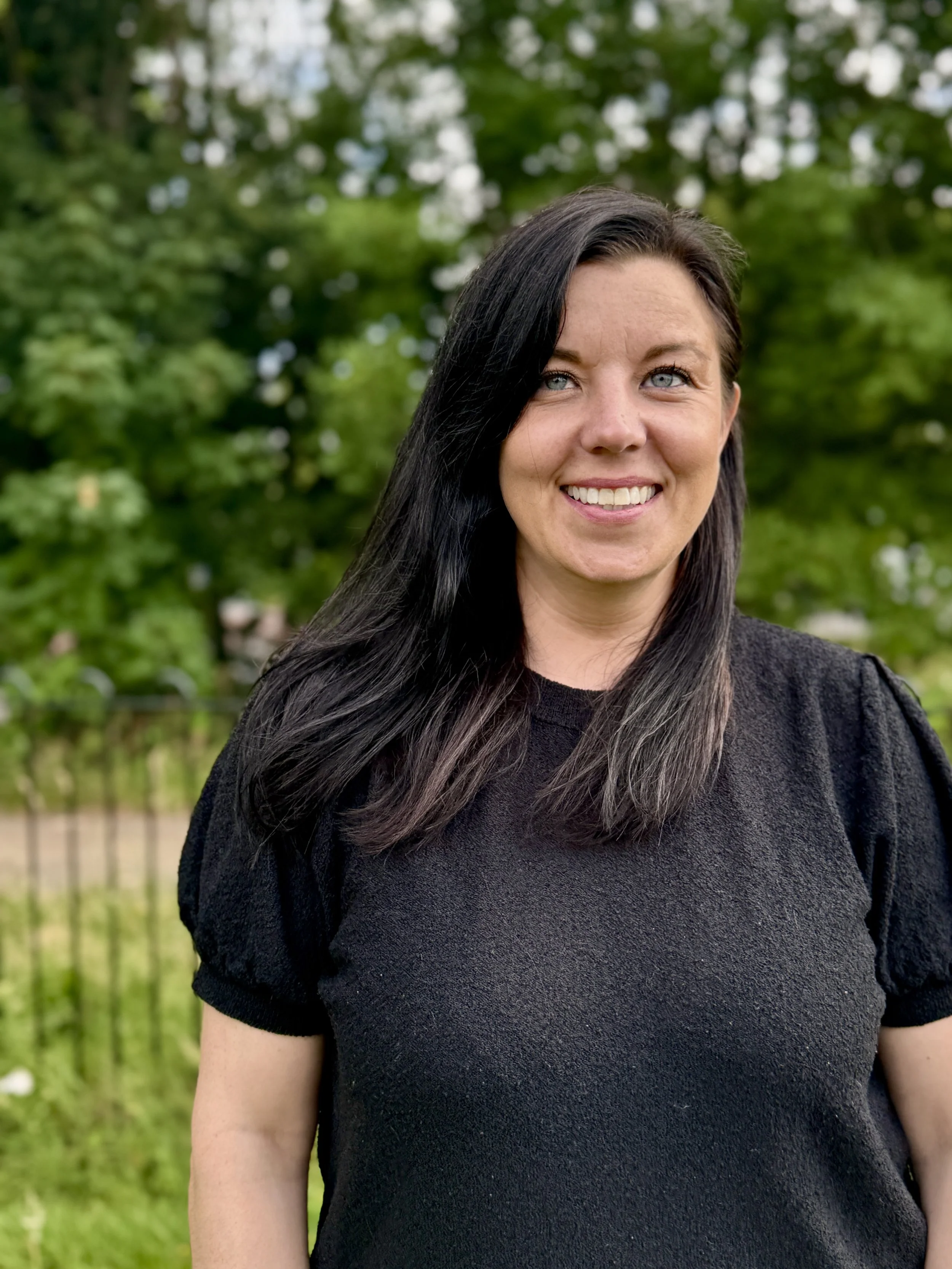 Dr. Elizabeth Haycock portrait photo. Smiling Clinical Psychologist in Bristol