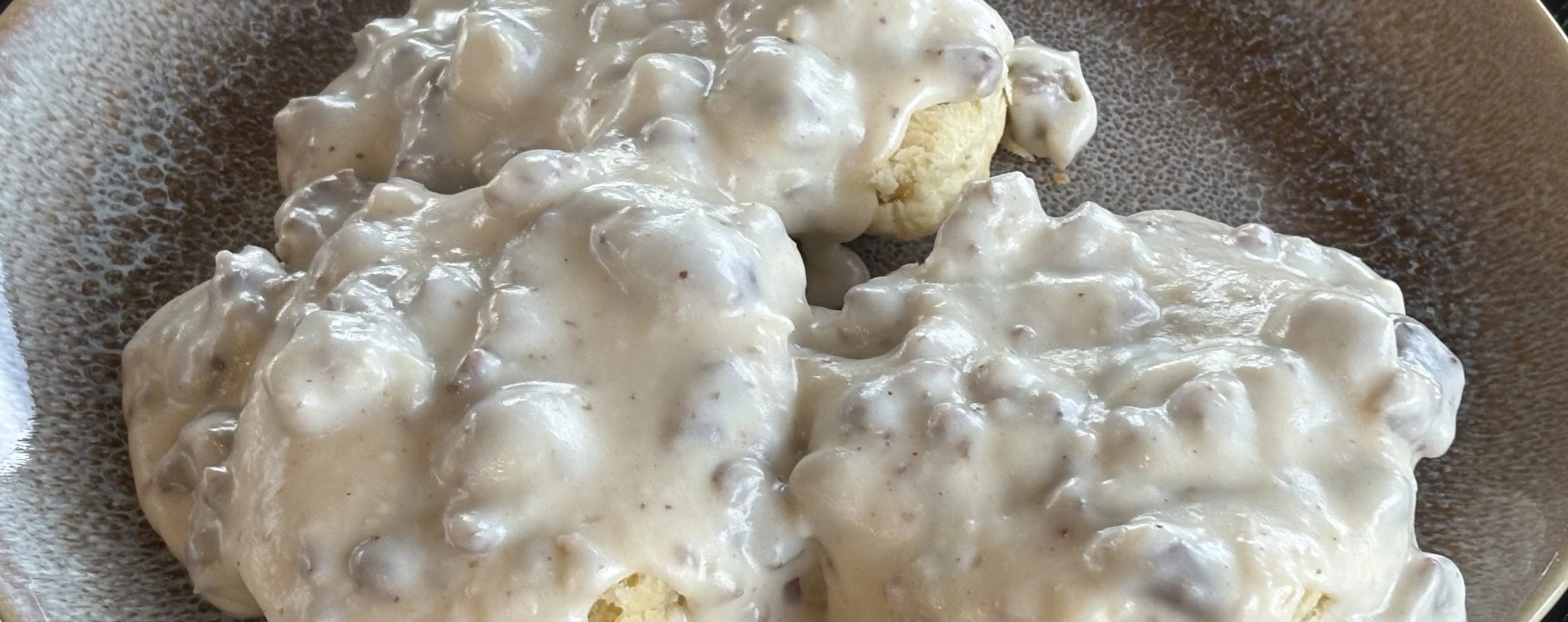 Recipe: Homemade Biscuits &amp; Meishan Sausage Gravy