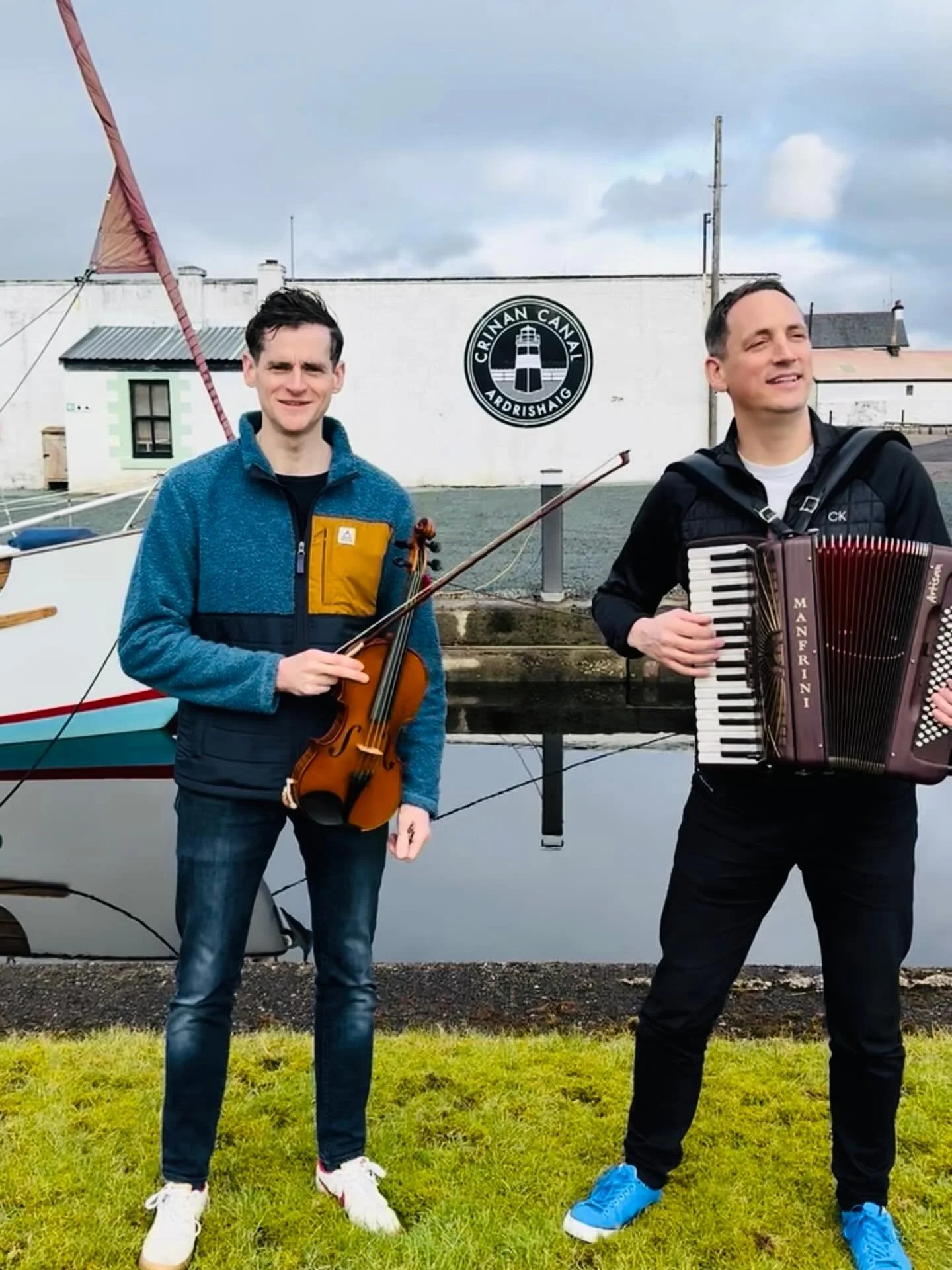 Oh! The Crinan Canal for me, I don&rsquo;t like the wild raging sea. The big foaming breakers would give me the shakers, the Crinan Canal for me. ⛴️ 

A wee snapshot of the last time @herringcam and myself had a tune in Ardrishaig and we&rsquo;re del