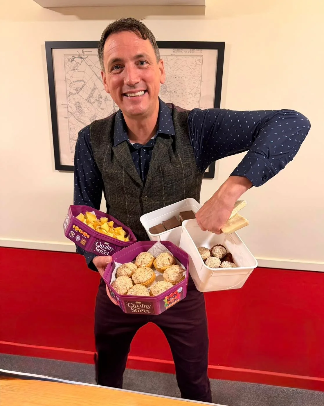 Thank you to everyone who came to our sold-out show in Traquair last night with @herringcam  @rory_matheson and myself. A brilliant night all-round and thank you to Torquil and Alison MacLeod for organising. 🙌 And a VERY special thank you to Dorothy