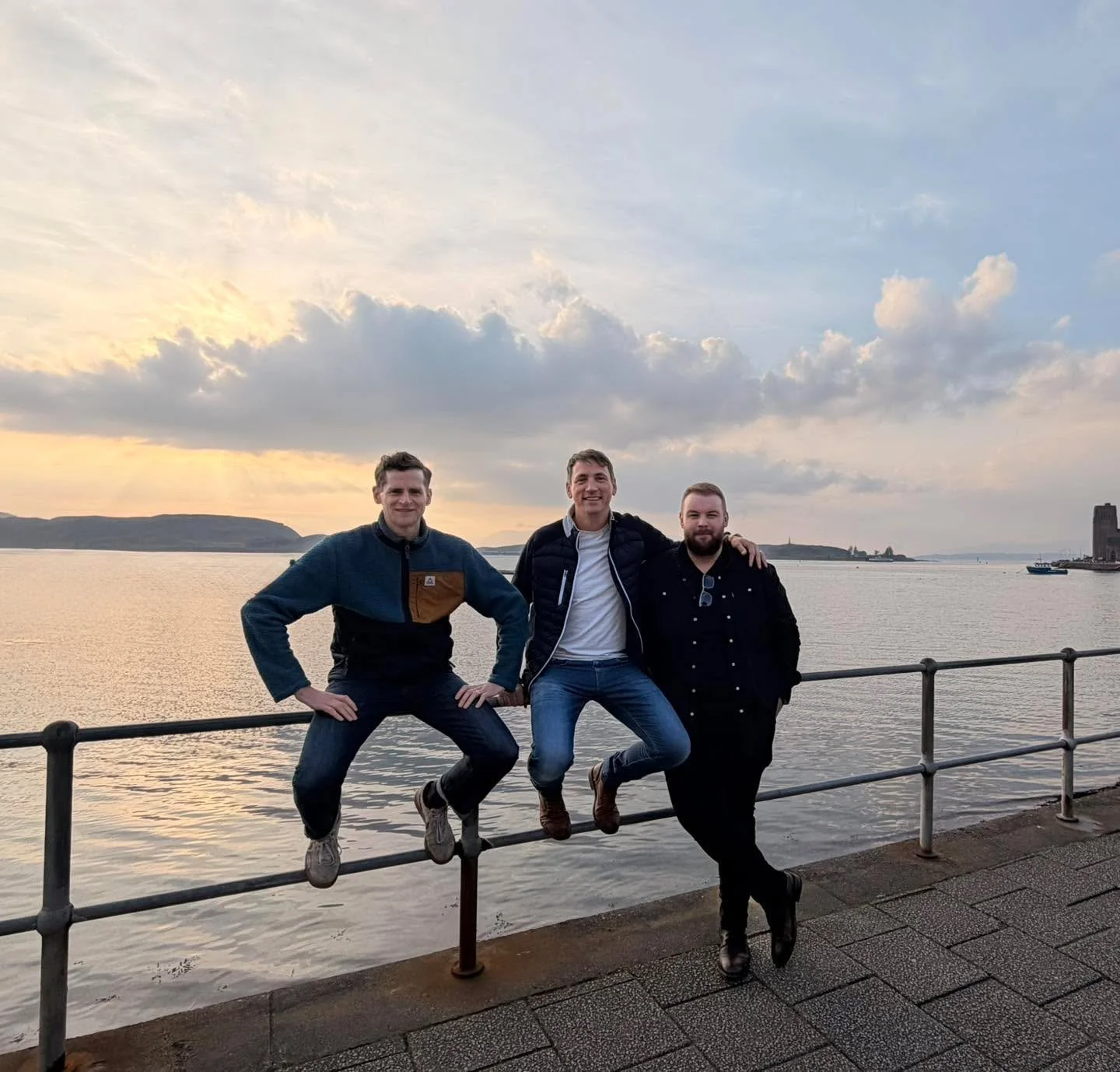 Tonight&rsquo;s skyline comes from a glorious Oban Bay and from just outside the Corran Halls. Yeoh🎻🪗🎹