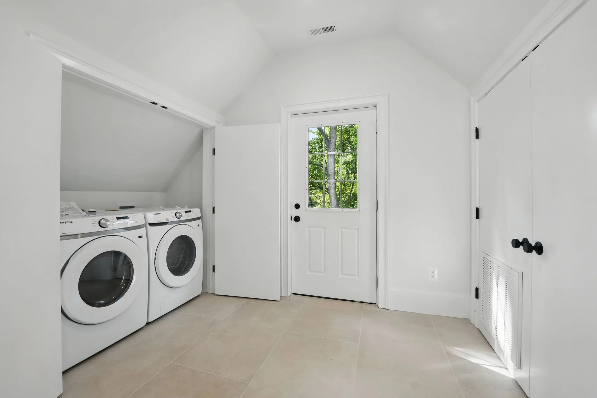 101-web-or-mls-Photo_064 (2).jpg