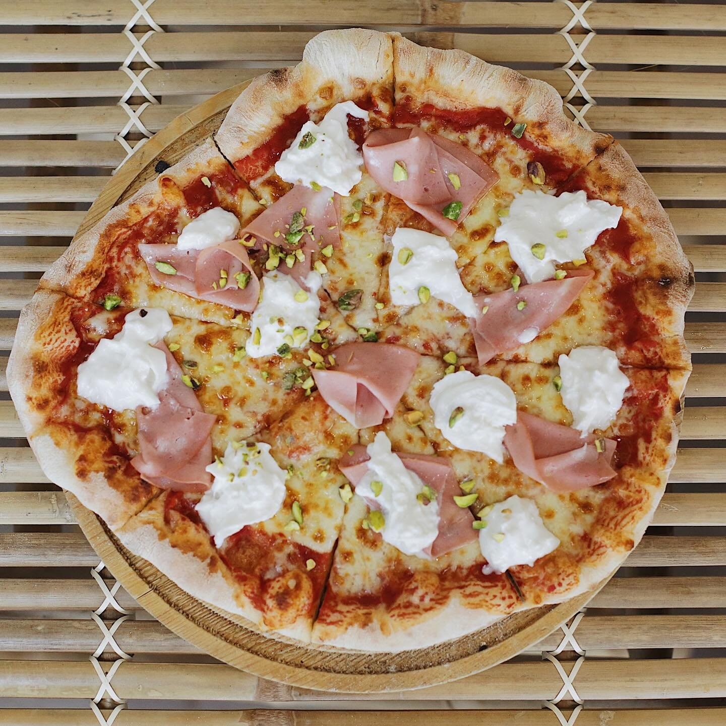 ✨ GIVEAWAY TIME! ✨

Fancy a meal on us here at NOA Rooftop Bar &amp; Restaurant?!

Here&rsquo;s how to enter:
1️⃣ Like this post ❤️
2️⃣ Share it to your story 🔄
3️⃣ Tag a friend in the comments who you&rsquo;d love to bring along 👯

The more friend