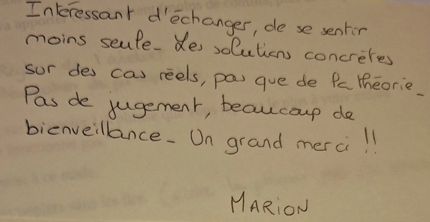 Témoignages manuscrits de parents après un atelier communication - se sentir moins seul, sans jugement, solutions concrètes