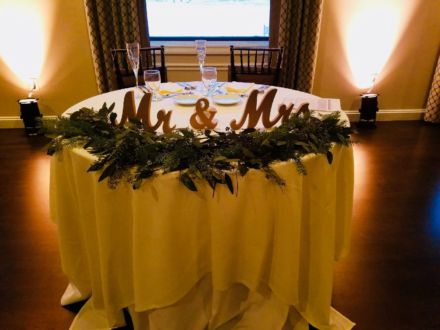 Sweetheart Table Euc Garland.jpg