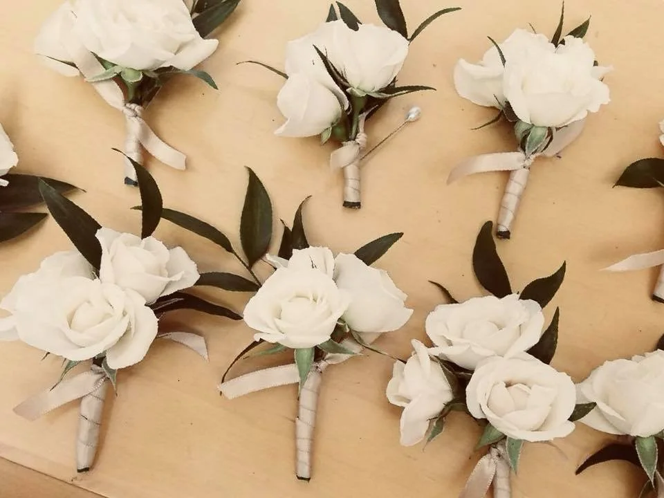 Ivory Spray Rose Bout Banner.jpg