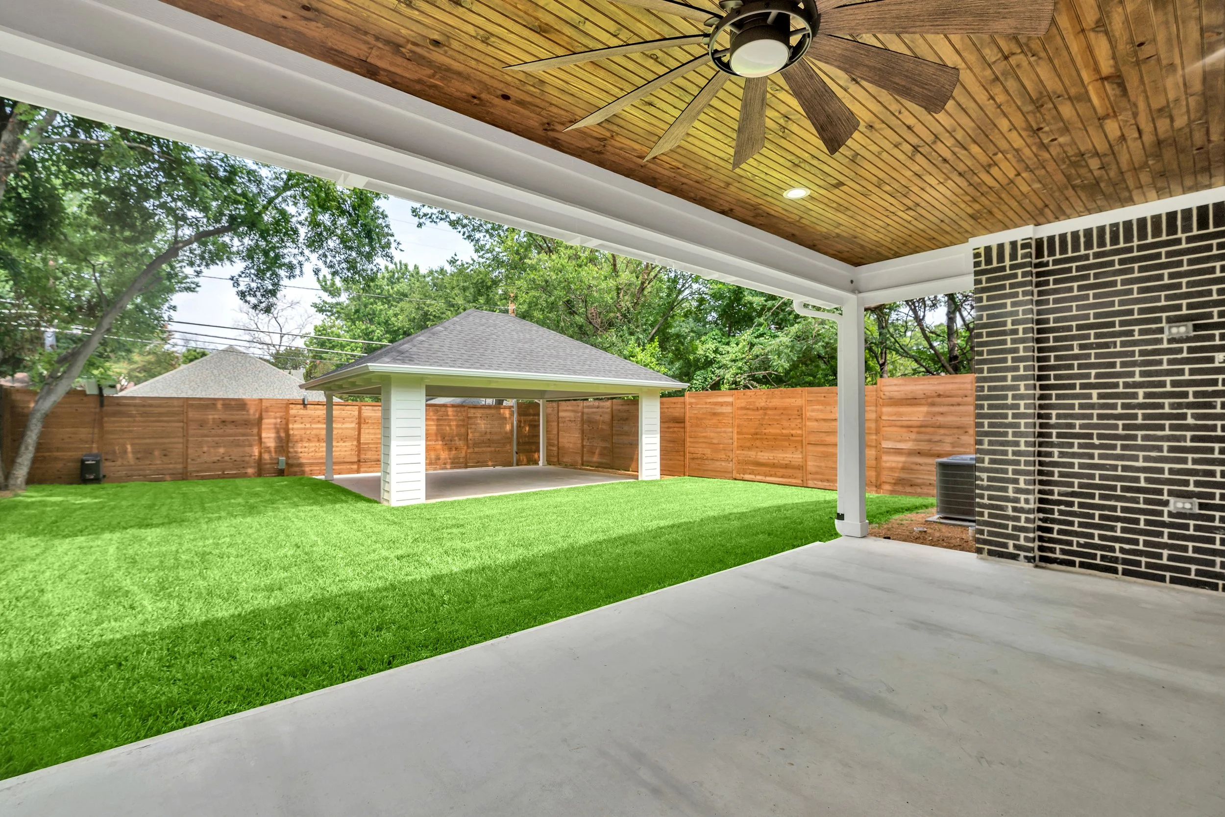 37-Patio to Yard_DSC08110.jpg