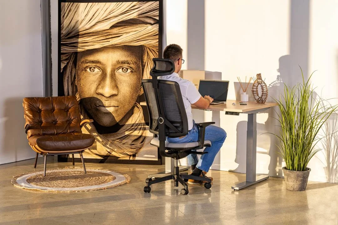 Fotenie výškovo nastaviteľných stolov